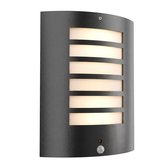 Zwarte gebogen buitenwandlamp met horizontale lichtstrips en bewegingssensor.