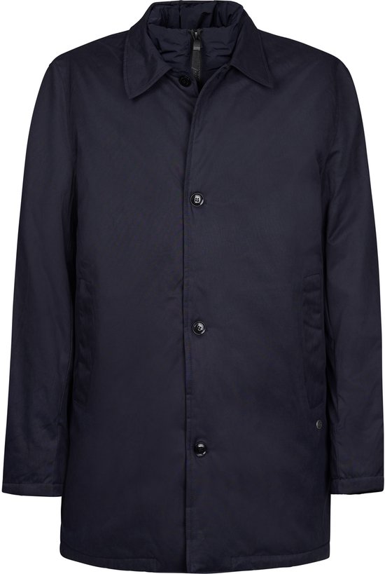 Donkerblauwe, technische carcoat met knoopsluiting en opstaande kraag.