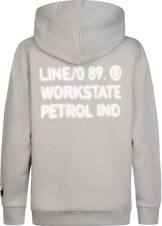 Lichtgrijze hoodie met op de rug de witte tekst 'LINE/0 89. WORKSTATE PETROL IND' in neonstijl.