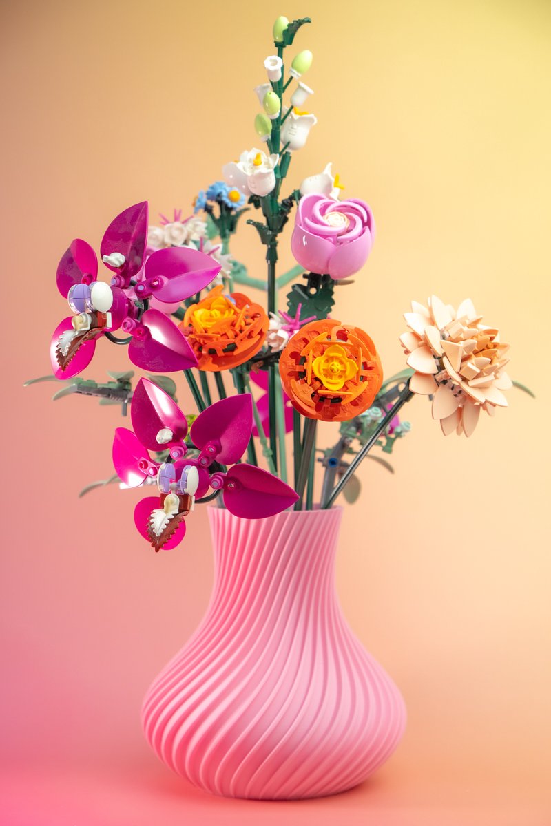Botanical Bloemen Vaas - Met geïntegreerde houder voor 17 stelen - Roze - Maerc Design