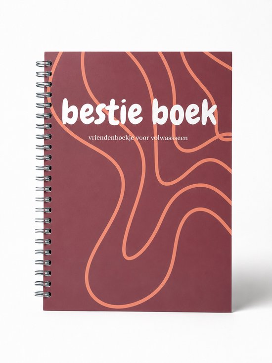 Bordeauxrode kaft met de tekst "bestie boek" in witte letters en oranje lijnen.
