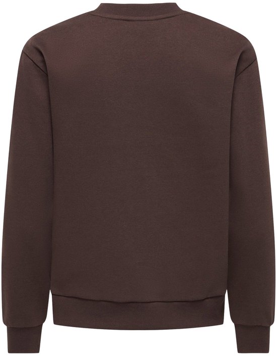 Achterkant van de bruine sweater met witte hart-applicatie op de linkerborst.