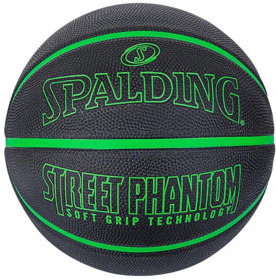 Zwarte Spalding Street Phantom basketbal met felgroene lijnen en tekst. Maat 7.