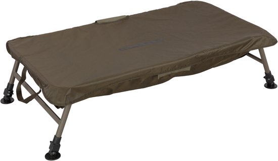 Gouden karper bed met "AIM GUARDIAN" logo en verstelbare poten.