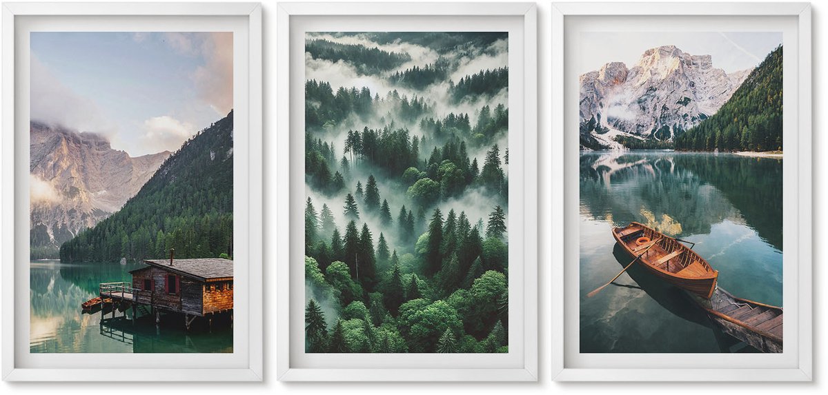 Wallfluent 3-Delige Schilderij Set - Berglandschap Met Een Meer, Een Boot En Een Bos In De Mist. - 40 x 60 - Moderne Wanddecoratie - Woonkamer - Decoratieve Schilderijen