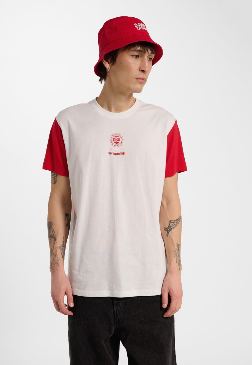 Dbu 26 Fan Red-White Tee Ss