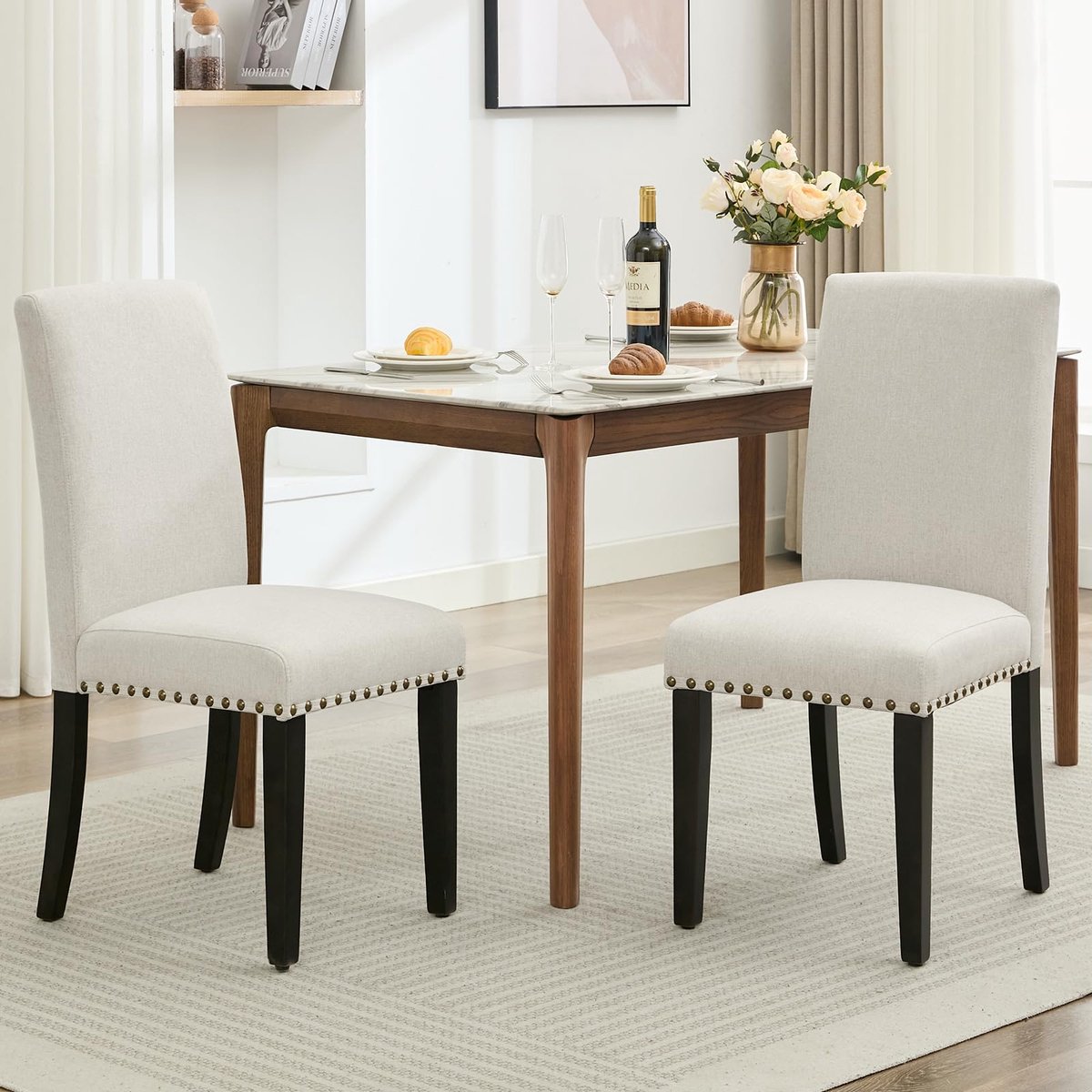 Triumpunpre - Set van 2 Gestoffeerde Eetkamerstoelen - Linnenlook Bekleding - Stevige Houten Poten - Gebroken Wit Klinknagels