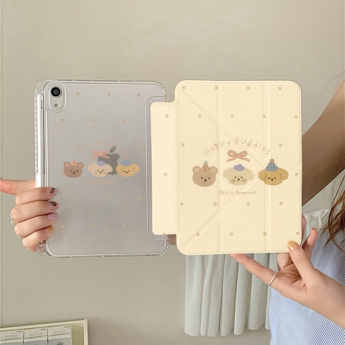 Casalora Tablet Hoes – Geschikt voor Apple iPad 11 A16 11 inch (2025) – Met Pennenhouder – Y-vormige Vouw – Geel