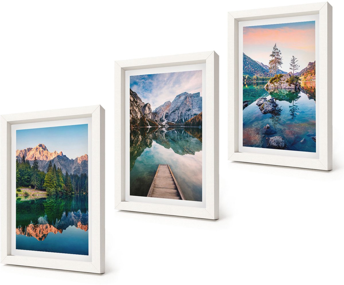 Coloray 3-Delige Schilderij Set - Bergmeren met weerspiegelingen in het water en het bos. - 20x30 - Wanddecoratie - Schilderijen Set - Kantoor - Woonkamer Decoratie