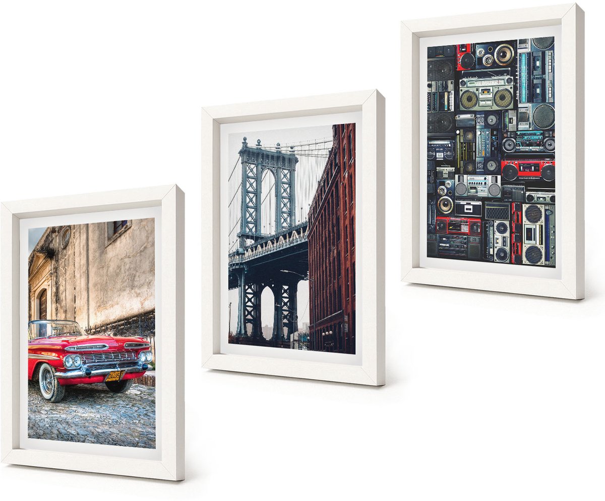 Coloray 3-Delige Schilderij Set - Oude auto op straat bij de Brooklyn Bridge en retro audioapparatuur - 20x30 - Muurdecoratie - Interieur Decoratie - Stijlvolle Muurdecoratie