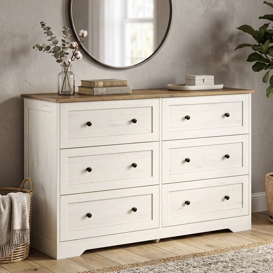 Commode blanche à 6 tiroirs et plateau en bois, avec panier et miroir.
