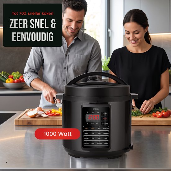 Zwarte DistinQ multicooker met bedieningspaneel, 1000 Watt. Man en vrouw bereiden maaltijd voor.