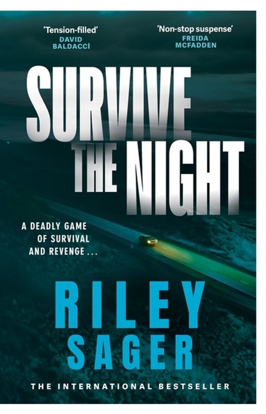 Boekcover van "Survive the Night" met de titel in grote witte letters op een donkere achtergrond. Een auto rijdt op een weg.