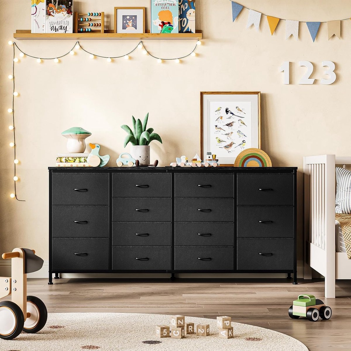 TV‑meubel 160 cm zwart met ingebouwde stopcontacten en 14 stoffen lades, anti‑kantelbeveiliging, voor tv tot 75 inch, afmetingen 160 x 75 x 35 cm