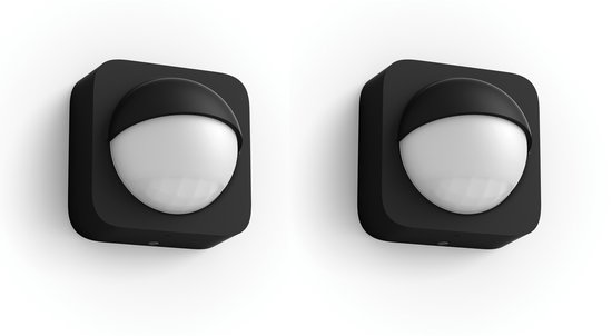 Twee zwarte Philips Hue Outdoor Motion Sensors op een witte achtergrond.
