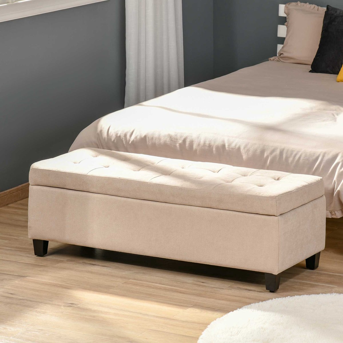 OKWISH Opbergbank – Zacht Gepolsterd Met Knopen – 125 X 49 X 41,5 Cm – Polyester – Beige – Voor Woonkamer En Slaapkamer – Met Stil Sluitend Deksel