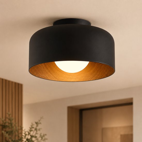 WoonWonder Nora Plafondlamp Zwart Ø22 cm - LED Plafondlamp - Moderne Industriële Plafondverlichting - Zwarte Plafonnière met Houtlook - G9 LED Inclusief - Voor Hal, Slaapkamer, Woonkamer en Keuken