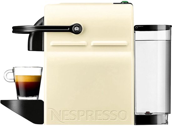 Machine à café à capsules Nespresso Inissia crème avec une tasse d'expresso et réservoir d'eau.