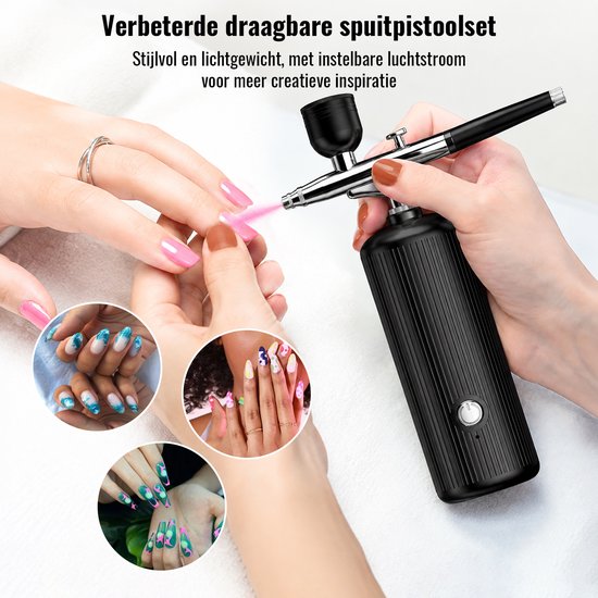Zwarte draadloze airbrushset gebruikt voor nail art, met voorbeelden van ontwerpen.