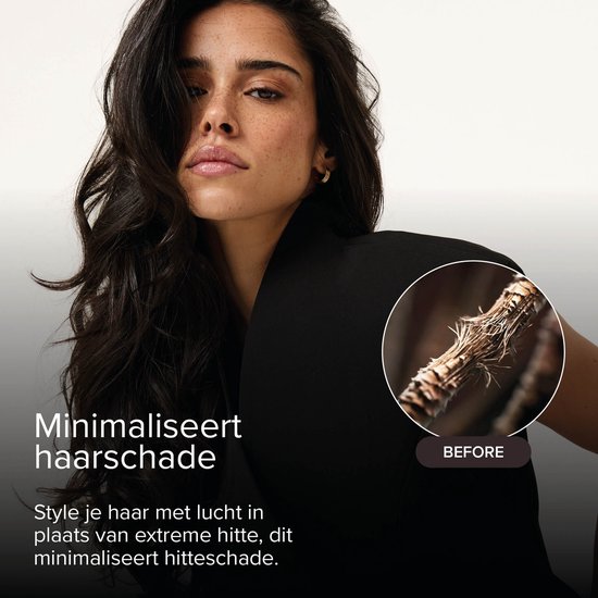 Voor- en nafoto's van haar. Links: Vóór het stylen, met pluizig haar. Rechts: Na het stylen, met glad en glanzend haar. Een ingezoomde afbeelding toont extreem beschadigd haar.