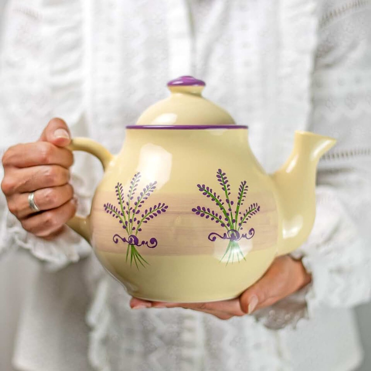 To Cottage Lavendel Patroon Paars en Crèmekleur | Grote 1,7l/60oz/4-6 Koppen Handgemaakte Handgeschilderde Keramische Theepot Met Handvat en Deksel