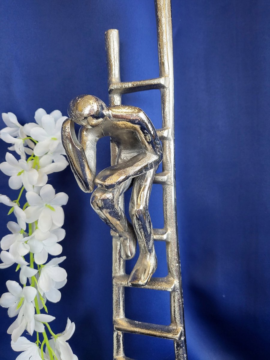 Metalen Figuur op Steen Voetstuk - 54cm Hoog