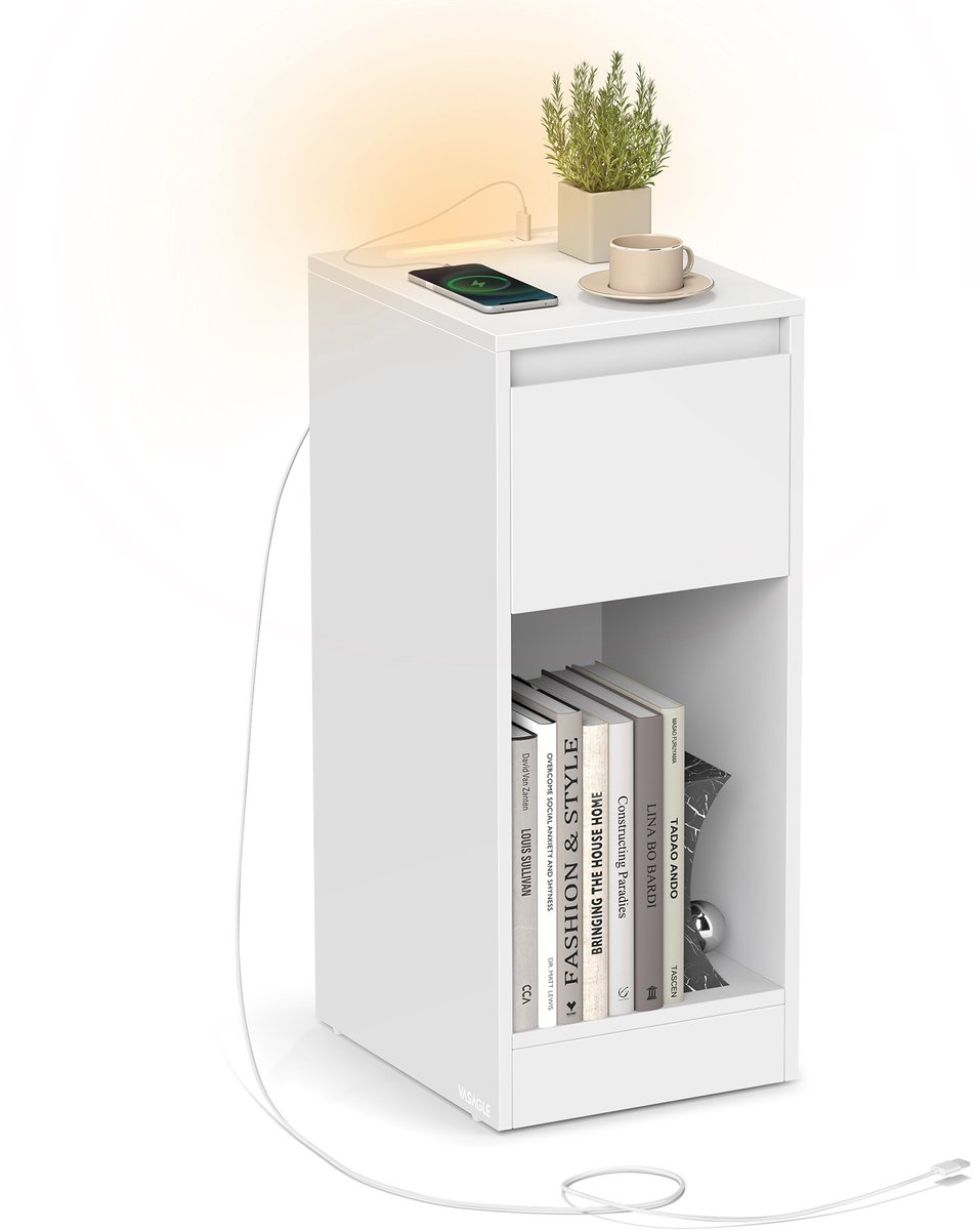 FurnStar Nachtkastje - Slank bijzettafeltje met LED-verlichting - USB-A & USB-C poort - 1 lade & open vak - Voor slaapkamer & woonkamer - 30 x 25 x 59,5 cm - Wolkenwit