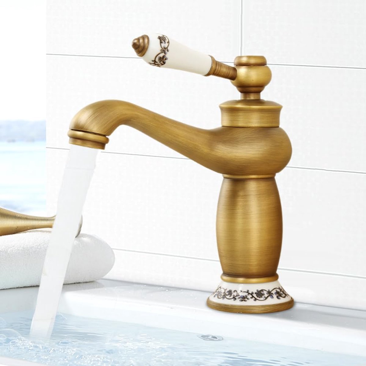 Basin Kraan met Aansluitslang - Retro Waterkraan - Goudkleurig - Elegante éénhandige mengkraan voor badkamer - ShopVlot