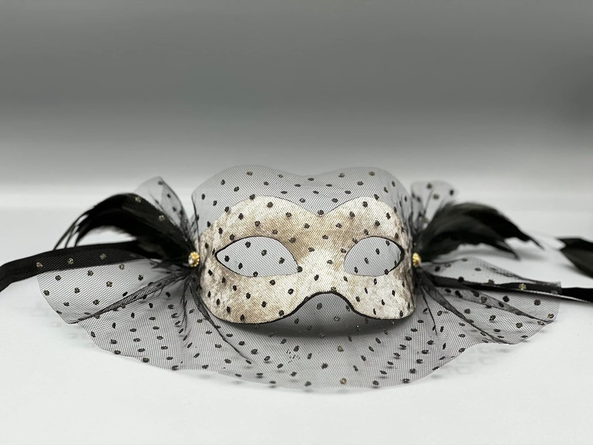 Costume mask in white with voile - ShopVlot