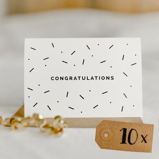 Gefeliciteerd kaart met zwarte streepjes en stippen, A6 formaat. Inclusief bruine envelop en 10x label.