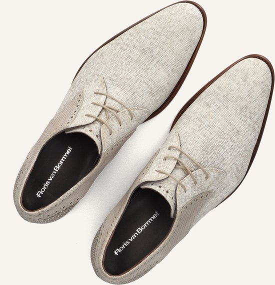 Lichtbeige nette schoenen van Floris van Bommel met veters en een suède accent op de hiel.