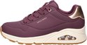 Zijaanzicht van een paarse Skechers sneaker met veters, gouden hieldetail en een witte, beige en bruine zool.