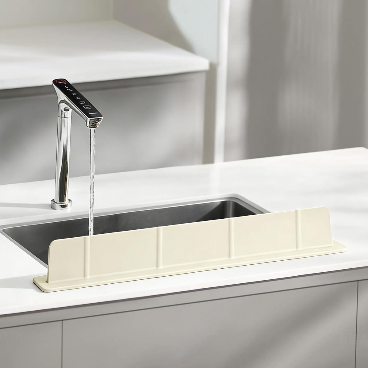 SnelShoppen - Silicone Splash Guard 52x4.5x7cm met Sterke Zuignappen, Waterbeschermer voor Keuken en Badkamer, Flexibel en Off White