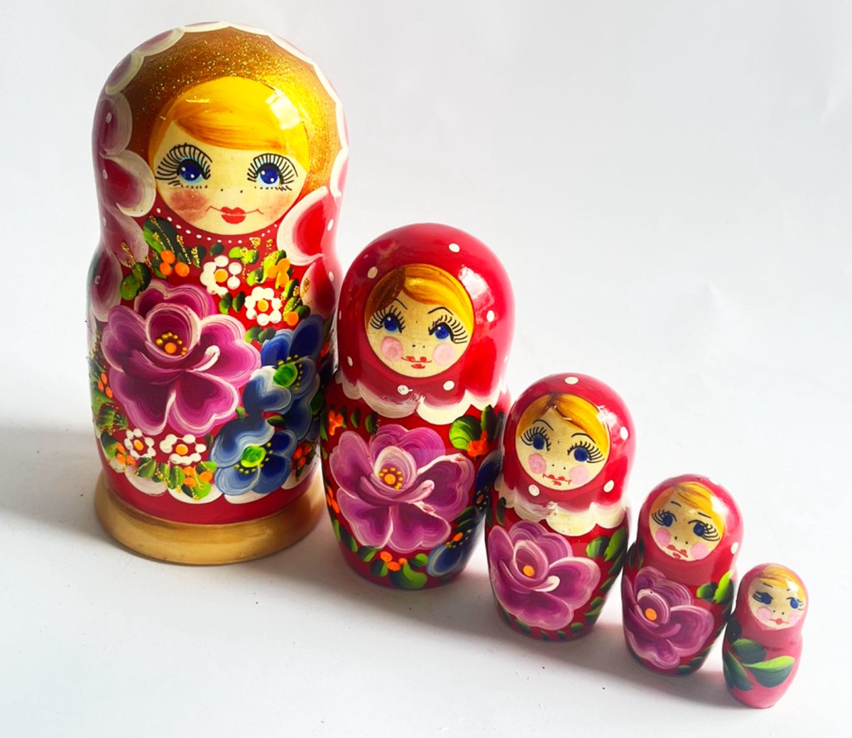 Houten Matroesjka poppen, Russische,babushka, 15,50 cm hoog 5 delig handbeschilderd - Multicolor rose bloem