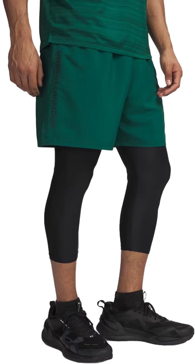Under armour tech woven wordmark short in de kleur groen.