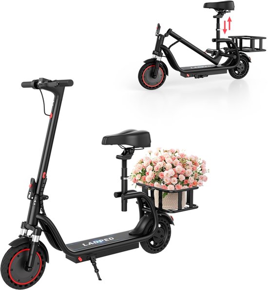 Zwarte elektrische step met zitje en mand, voor en achter met rode velgen. De step kan worden opgevouwen.