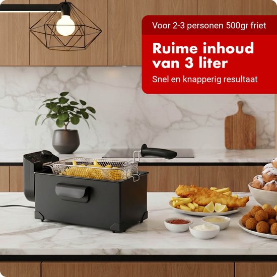 Zwarte Tomado friteuse met 3 liter inhoud, mandje vol friet, vis en snacks. Geschikt voor 2-3 personen.