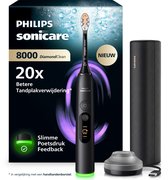 Zwarte Philips Sonicare DiamondClean 8000 elektrische tandenborstel met accessoires en "Nieuw"-sticker.