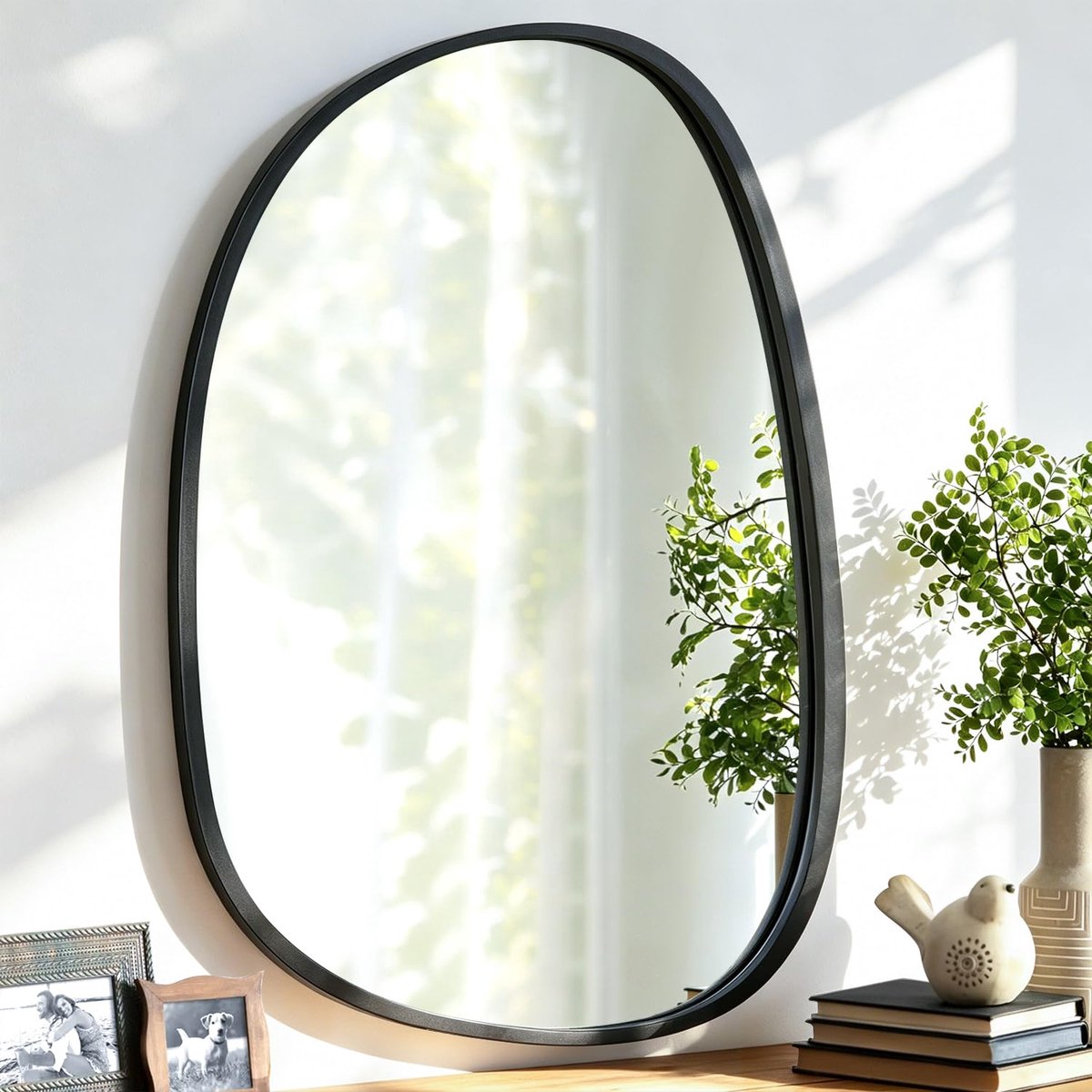 Wandspiegel, houten lijst, onregelmatig, ovaal, uniek, decoratief, voor badkamer, slaapkamer, woonkamer, inkomhal en gang, zwart