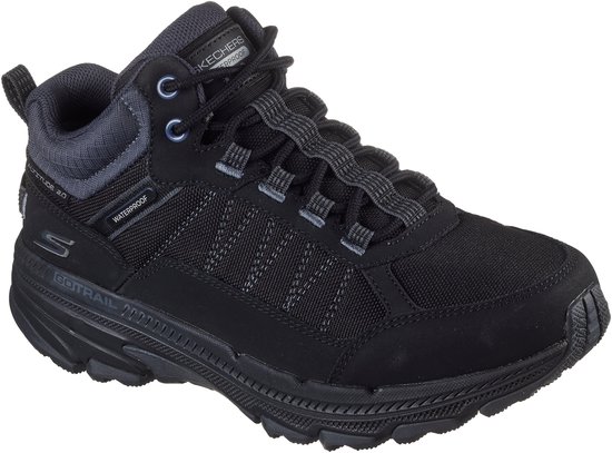 Zwarte middelhoge wandelschoen met grijze accenten, veters en 'Waterproof' tekst.