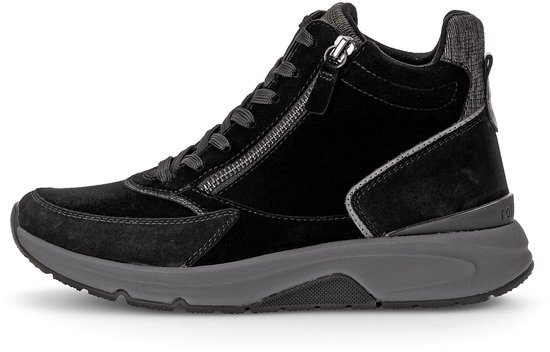 Zwarte hoge schoen met ritssluiting en veters, zilverkleurige details en een grijze zool.
