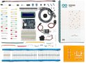 Een Arduino-projectenboek en de inhoud van een starterkit, inclusief een Arduino-bord, LED's, een breadboard en een USB-kabel.