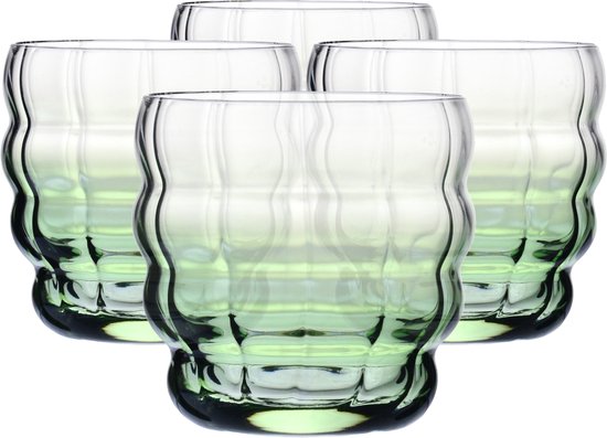 Quatre verres verts à structure ondulée, alignés.