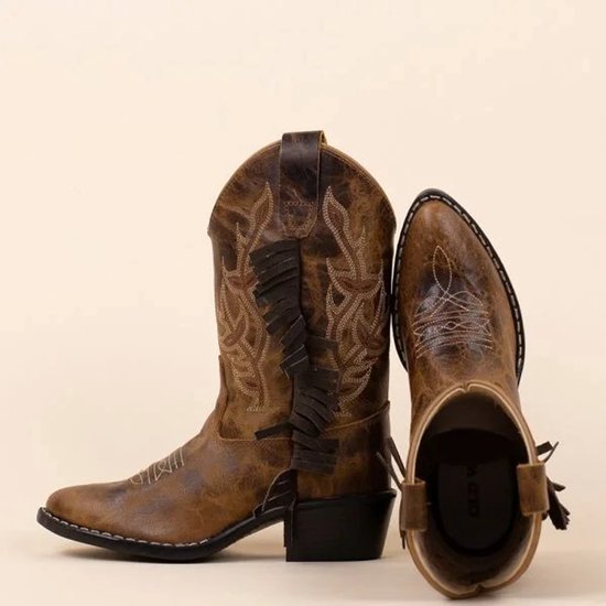 Paar bruine cowboylaarzen met franjes, geborduurde details en een binnenkant van het merk 'Old West'.