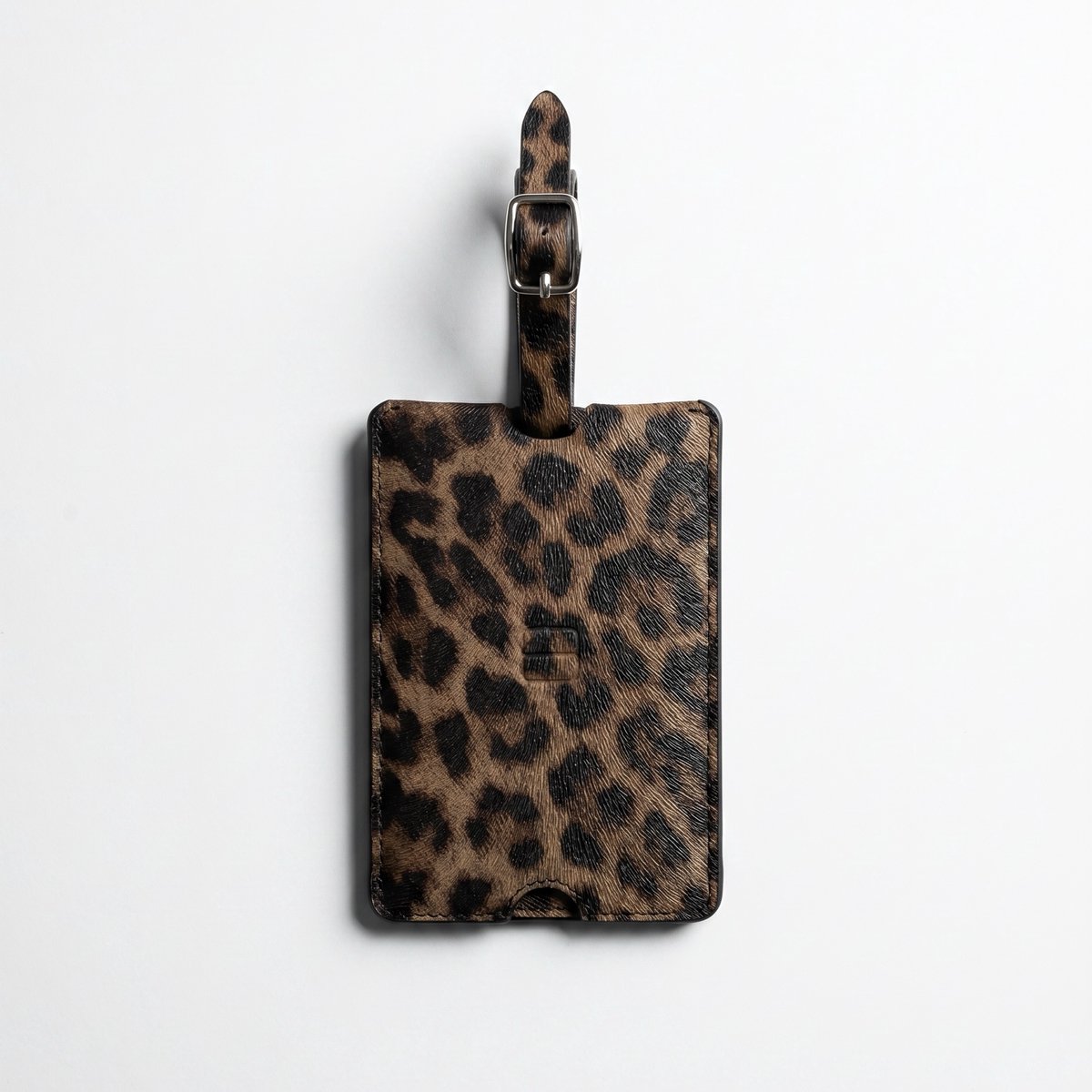 DAKOZO Bagagelabel voor Koffer en Tas - Premium Vegan Leer Naamlabels - Privacy Design Kofferlabel - Incl. Dust Bag - Luipaard print