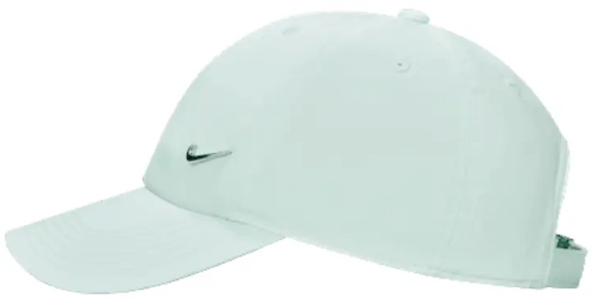 Nike dri-fit club metal swoosh pet in de kleur . Groen