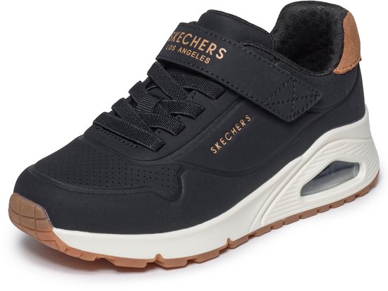 Zwarte Skechers sneaker met klittenbandsluiting, bruine accenten en beige zool.