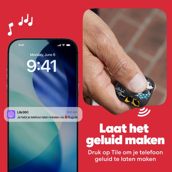 Een smartphone die een melding weergeeft, met een hand die een Tile tracker vasthoudt.