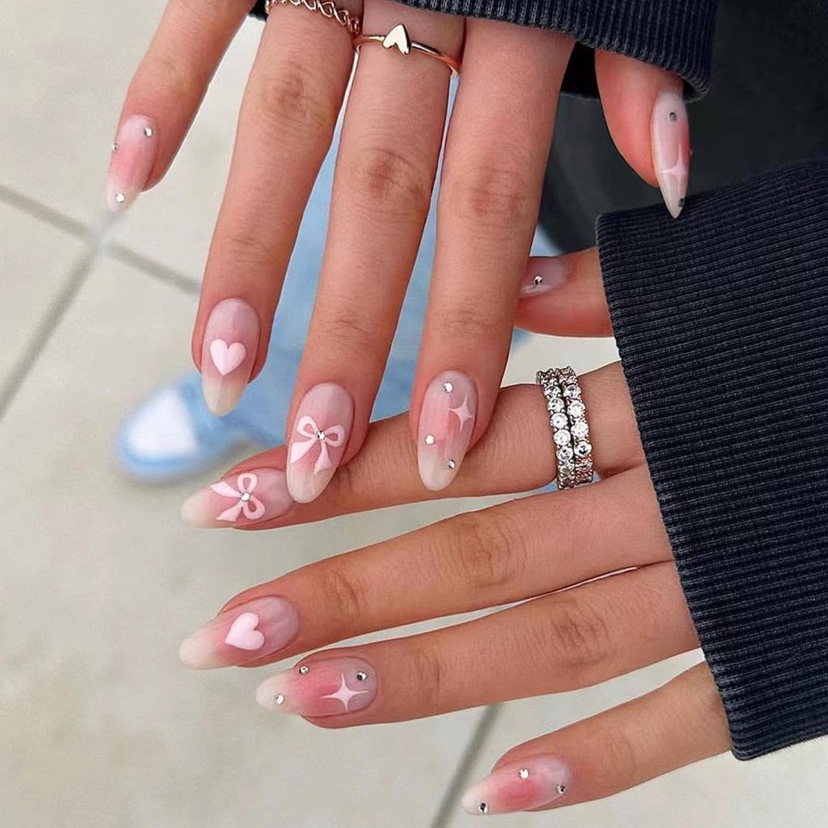 24 roze amandelvormige press-on nagels: hart, strik, glitter