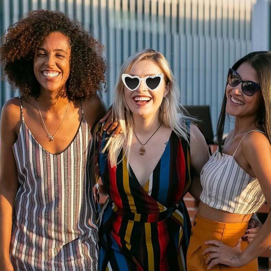Married Zonnebril voor de bruid voor vrijgezellenfeest, witte hartvormige parelbril voor vrouwen, cadeauartikelen voor toekomstige bruidsfeesten — afbeelding 4
